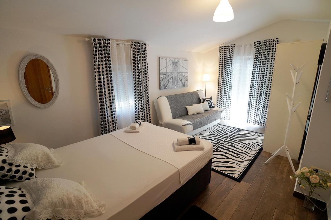 Villa Tago With Heated New Pool Kastela Ngoại thất bức ảnh