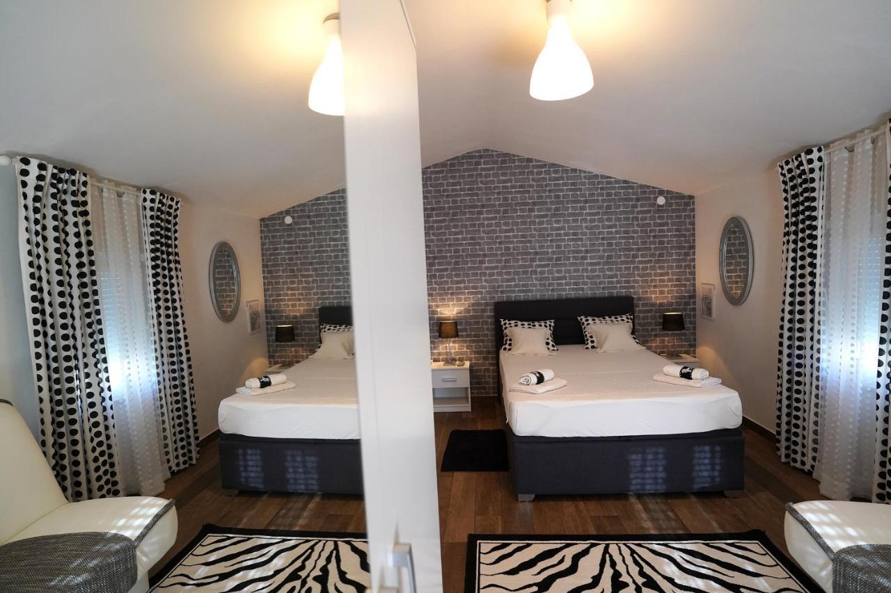 Villa Tago With Heated New Pool Kastela Ngoại thất bức ảnh