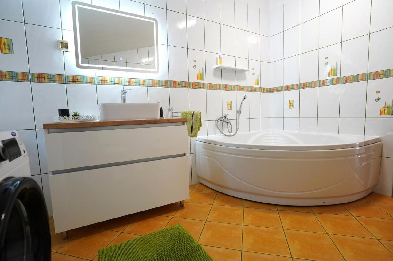 Villa Tago With Heated New Pool Kastela Ngoại thất bức ảnh