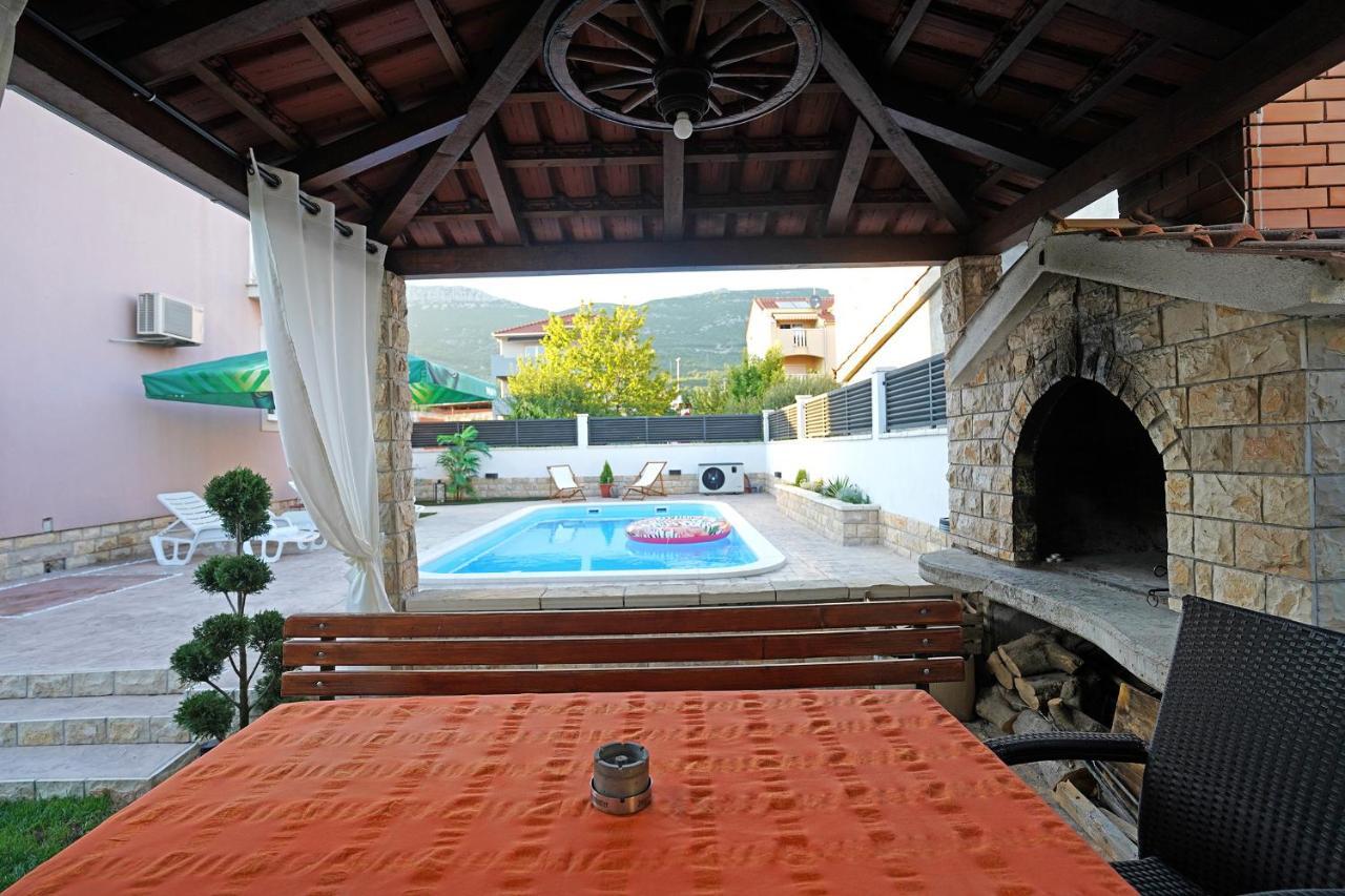 Villa Tago With Heated New Pool Kastela Ngoại thất bức ảnh