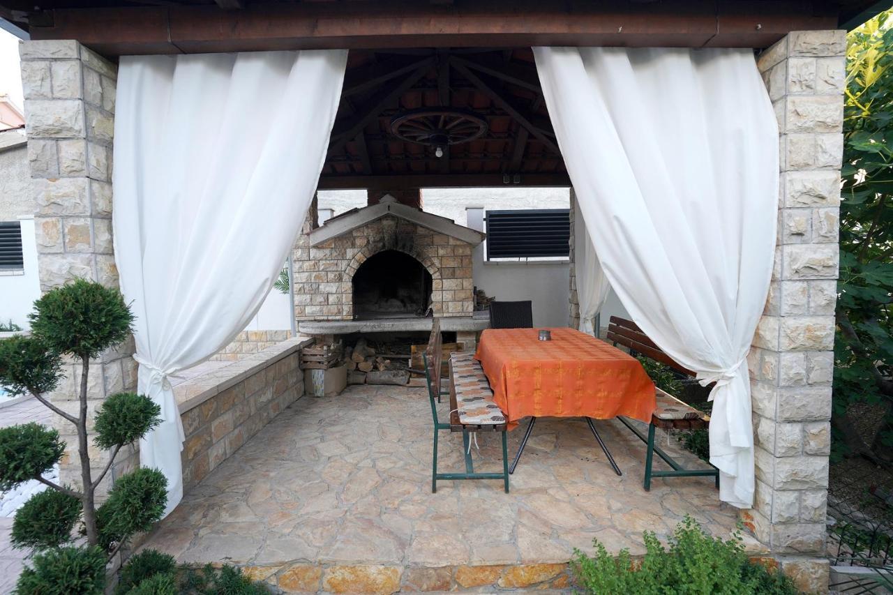 Villa Tago With Heated New Pool Kastela Ngoại thất bức ảnh